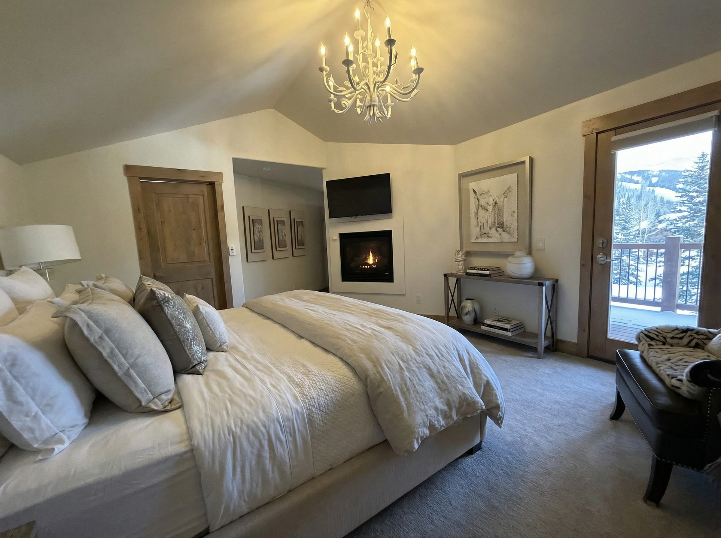 Guest bedroom with mountain modern decor